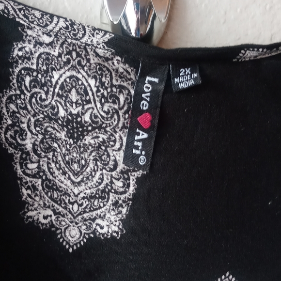 Love Ari Top - Picture 2 of 9